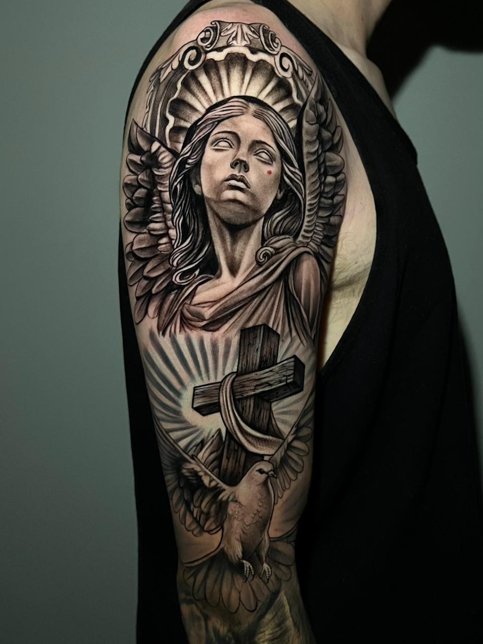 Tatuagem Gabriel preto e branco